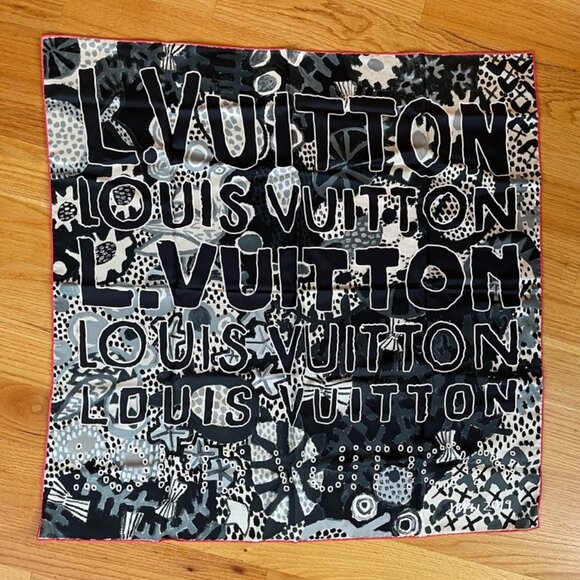 Louis Vuitton Silk Scarf Reversible Pink/Black (141979) - Picture 2 of 5